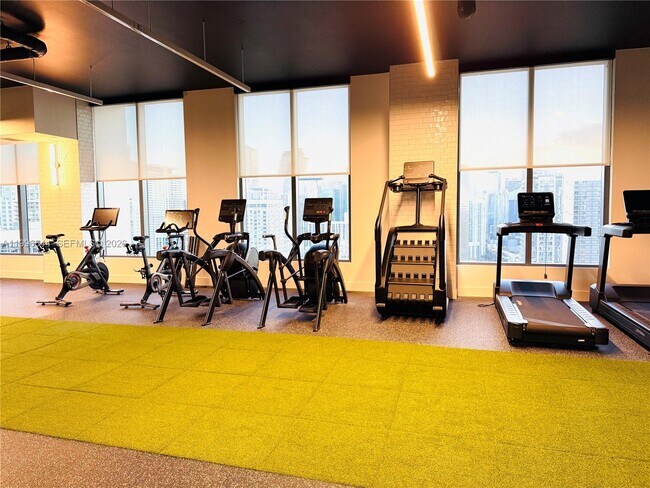 Building Photo - 121 NE 5th St