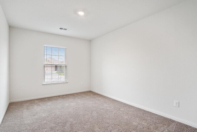 Building Photo - 205 Allington Cir
