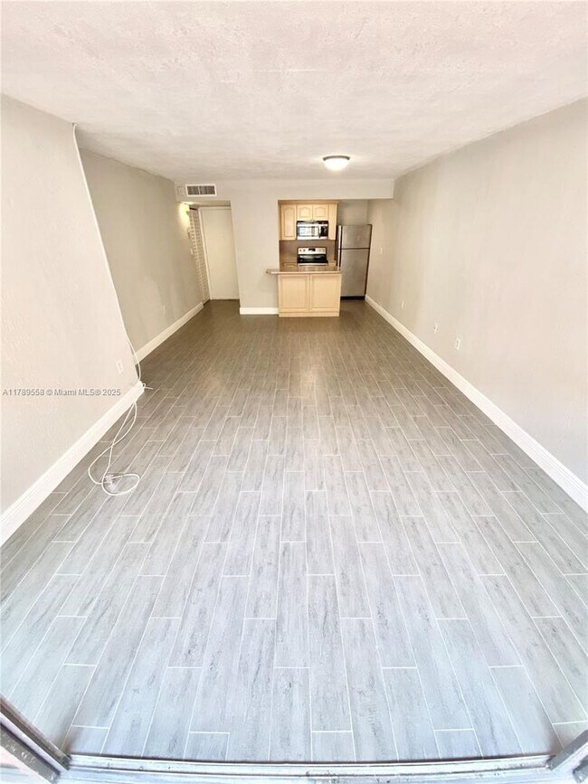 Building Photo - 10400 SW 108th Ave