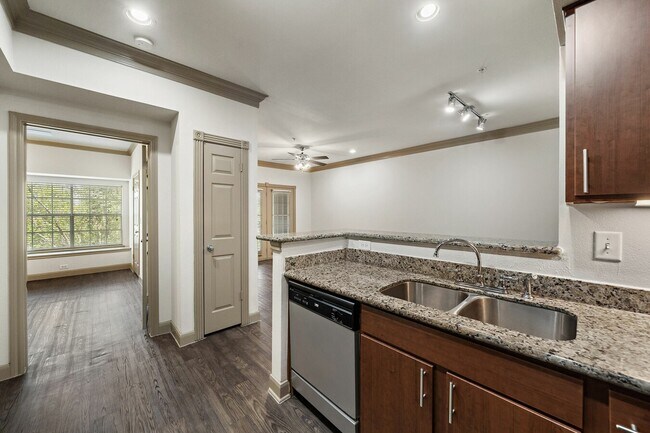 Building Photo - Move In Easy — $0 Deposit!