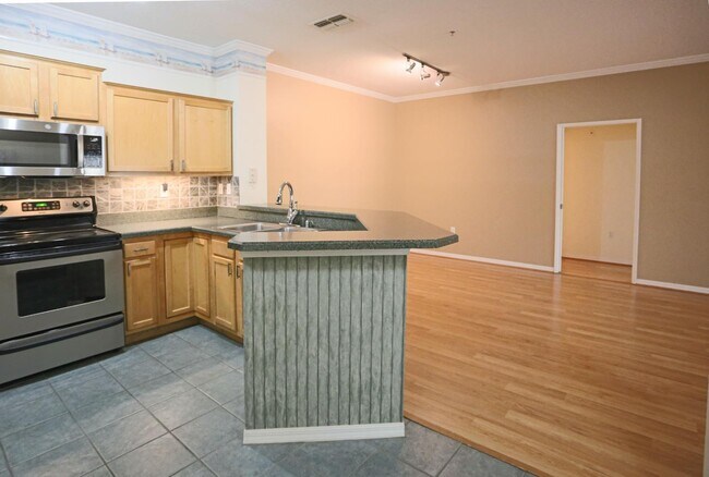 Building Photo - 520 Florida Club Blvd