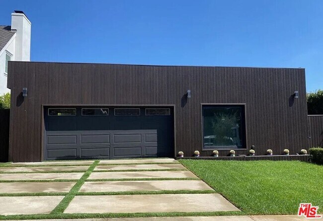 Building Photo - 418 N Bowling Green Way