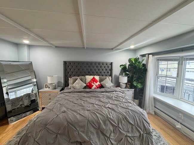 Building Photo - 460 Ave E