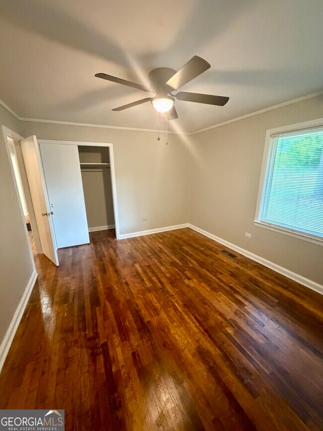 Building Photo - 1301 Smoak Ave