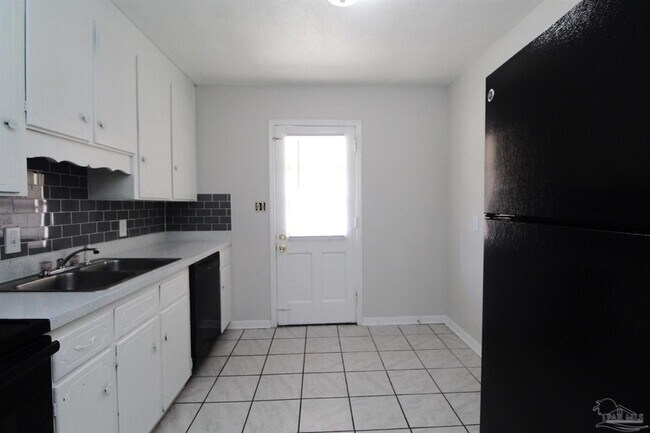 Building Photo - 10151 Guidy Ln