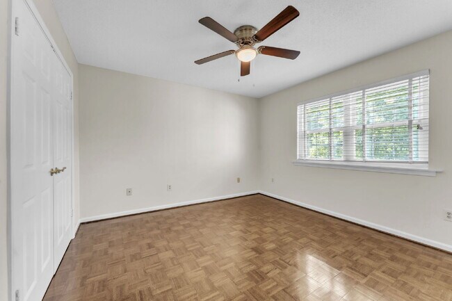 Building Photo - Beautiful 2-Bed, 2-Bath Condo with Elegant...