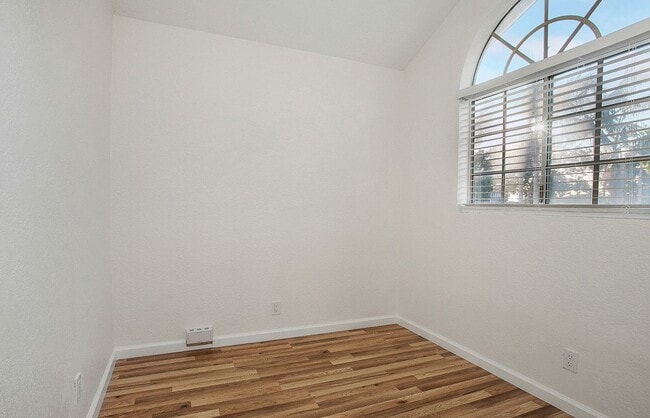 Building Photo - 5450- 5452 Linden Avenue