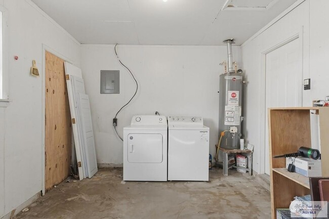 Building Photo - 711 Cisneros St