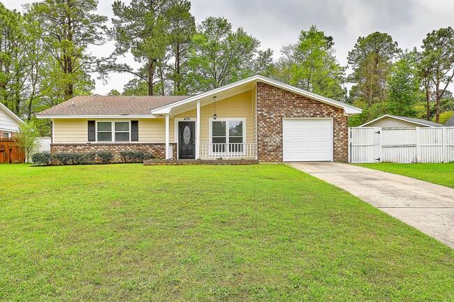 Primary Photo - Gorgeous Family Home in Summerville!