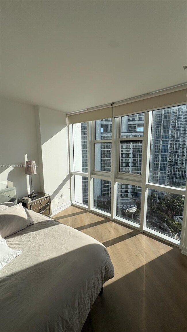 Building Photo - 18201 Collins Ave