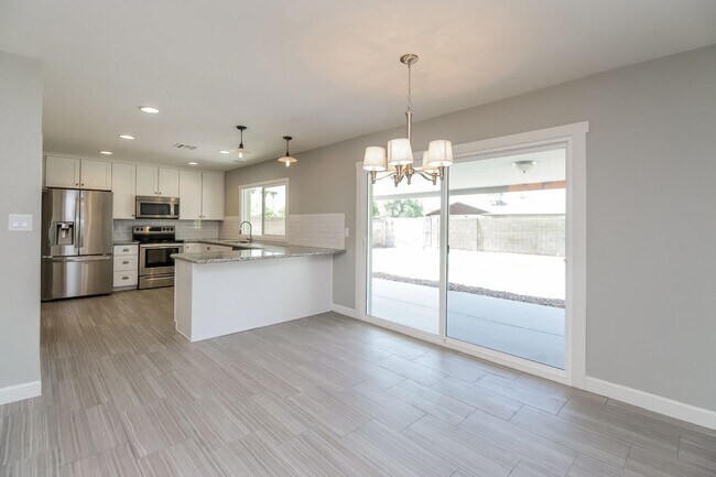 Building Photo - 1892 E Ellis Dr