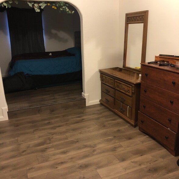 Master Bedroom - 808 La Veta Dr NE