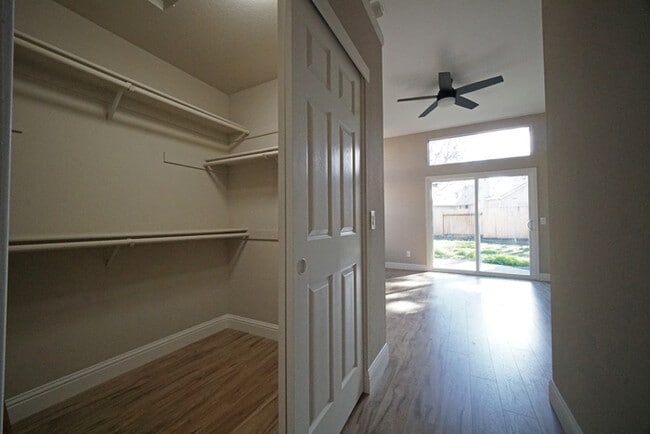 Building Photo - Beautifully remodeled 4 bedroom, 2 bathroo...