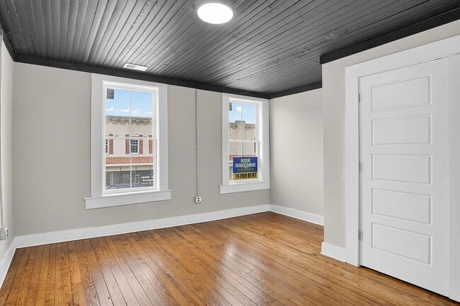 Building Photo - 124 N Mecklenburg Ave