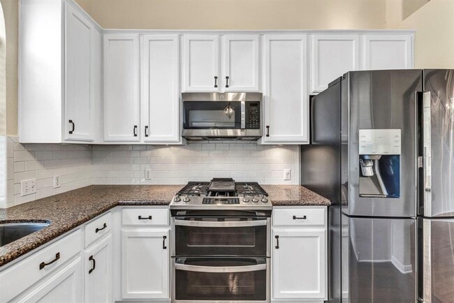 Building Photo - 6806 Thistle Hill Way