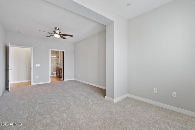 Building Photo - 2511 W Queen Creek Rd