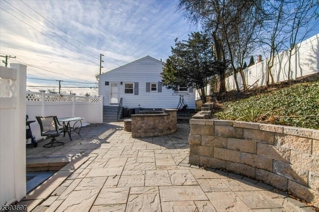 Building Photo - 301 Riverview Rd