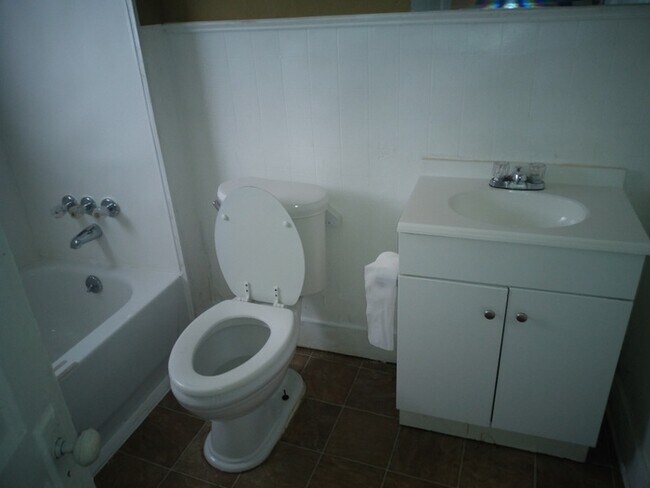 Building Photo - 2 Bedroom in Greenville