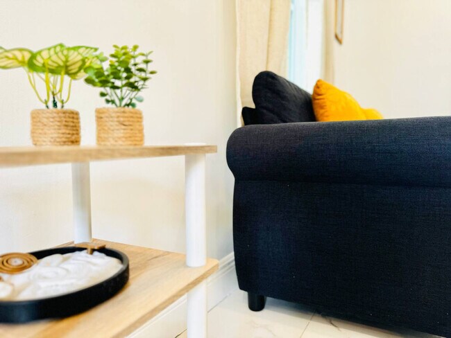 Building Photo - 133 SW 22nd Terrace