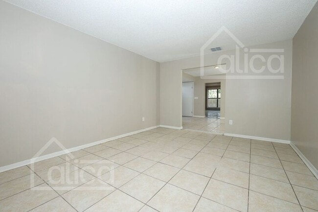 Building Photo - 4006 Luan Dr