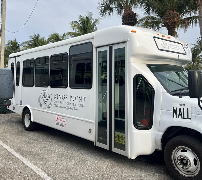 Building Photo - 690 Saxony Way