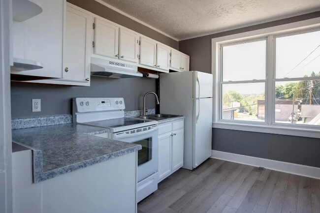 Building Photo - 3581 Robert C Byrd Dr