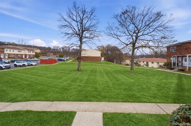 Building Photo - 276 Temple Hill Rd