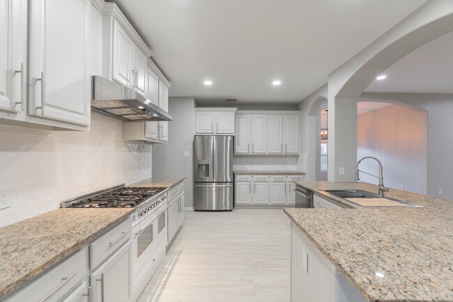 Building Photo - 24314 Hill Creek Falls