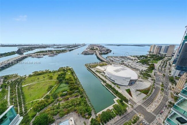 Building Photo - 900 Biscayne Blvd