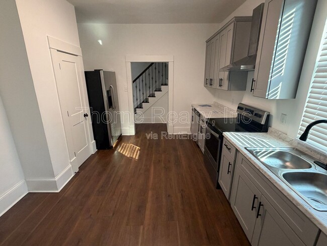 Building Photo - 835 Sunset Ave