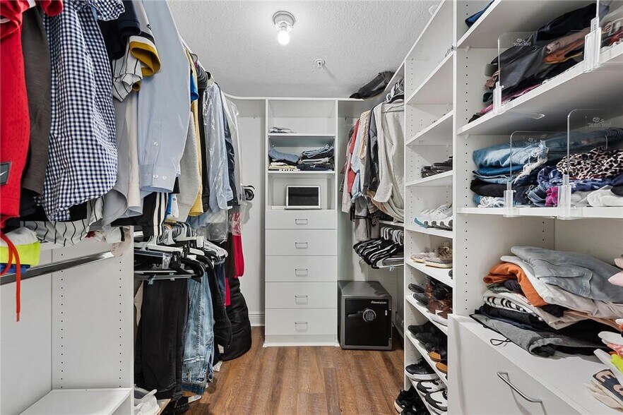 Building Photo - 170 SE 14th St