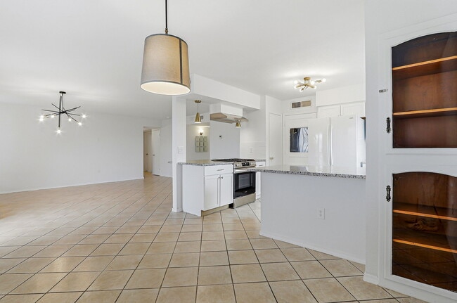 Building Photo - 10837 Gemstone St