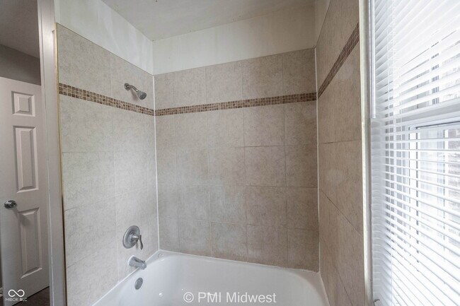 Building Photo - 3026 Osceola Ln
