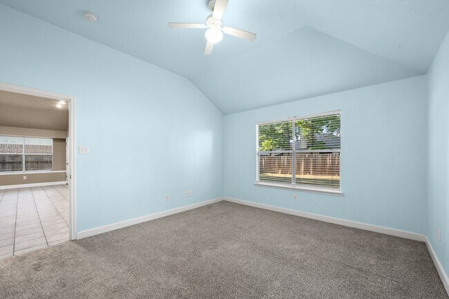 Building Photo - 12130 La Salle Oaks