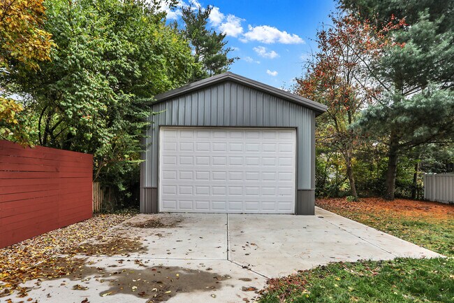 Building Photo - 233 W Westfield Blvd