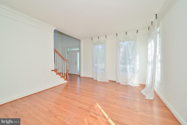 Building Photo - 855 Charwhit Ct