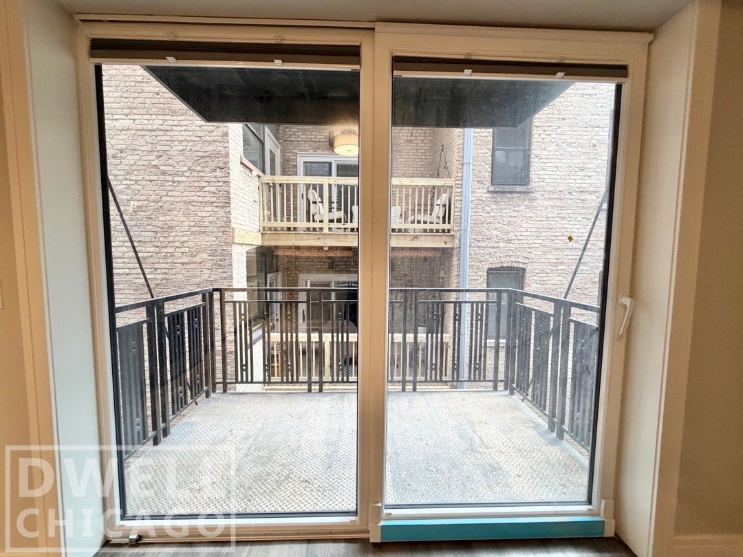 Building Photo - 938 W Carmen Ave