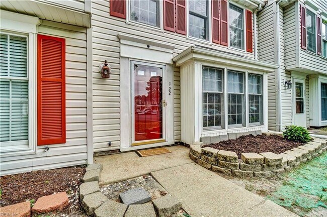 Building Photo - Coventry Townhouse