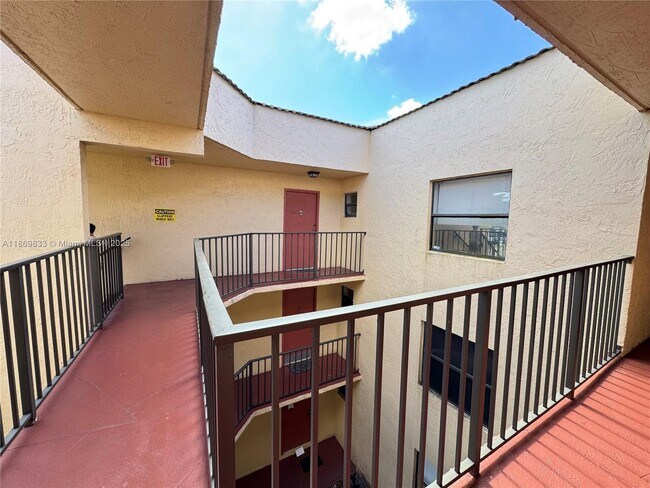 Building Photo - 3410 Foxcroft Rd