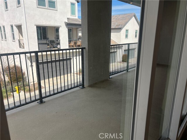 Building Photo - 144 Sash