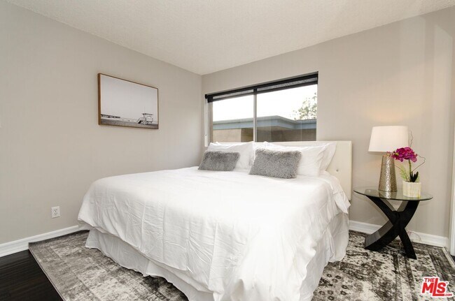 Building Photo - 18065 Coastline Dr