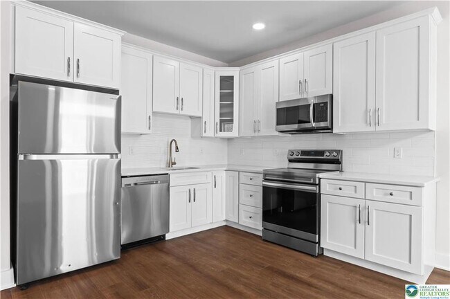 Building Photo - 1674 Best Pl