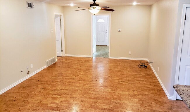 Building Photo - 10535 Lakemere Dr