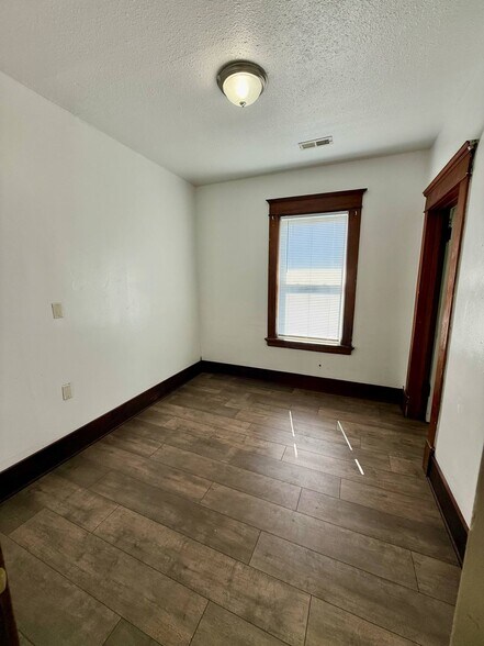 Building Photo - 523 Case Ave