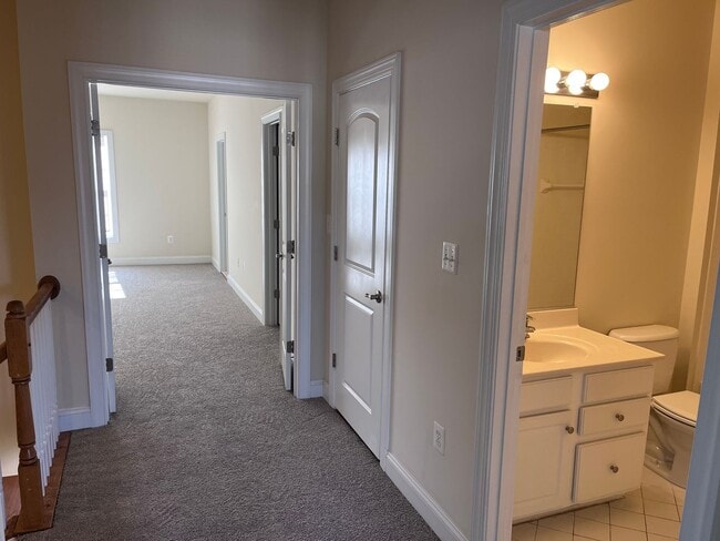 Building Photo - Large Townhouse In Haymarket