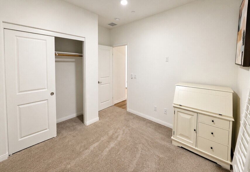 Building Photo - 8167 Elissa Dr