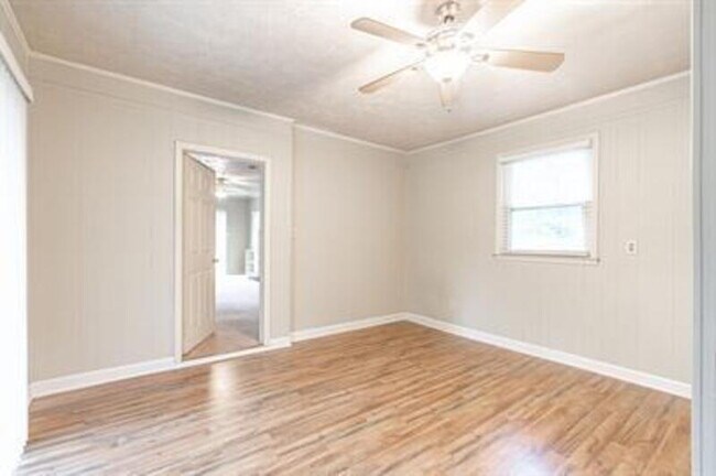 Building Photo - 205 N Glover St