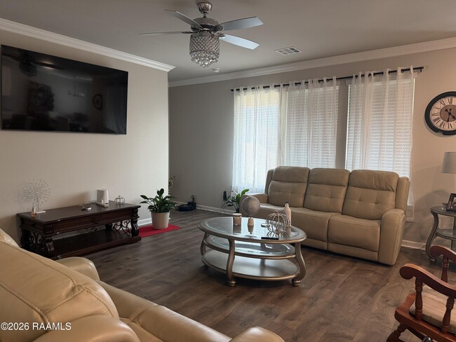 Building Photo - 504 Vert Dr