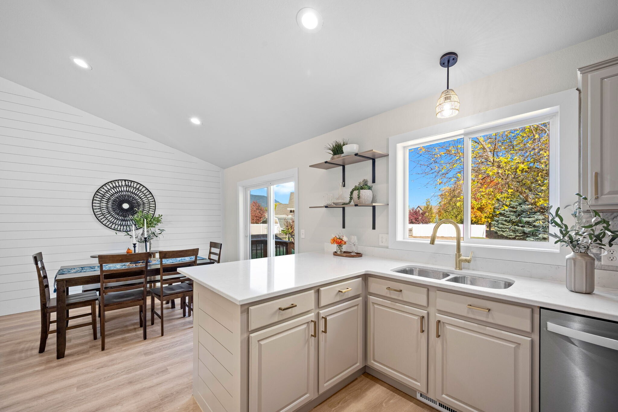 Building Photo - 1721 Northshore Dr