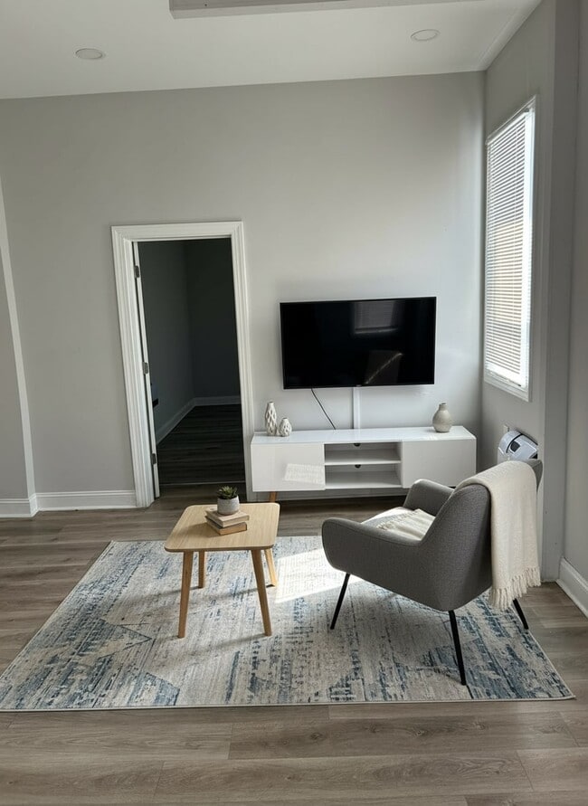 Building Photo - 500 N Vodges St